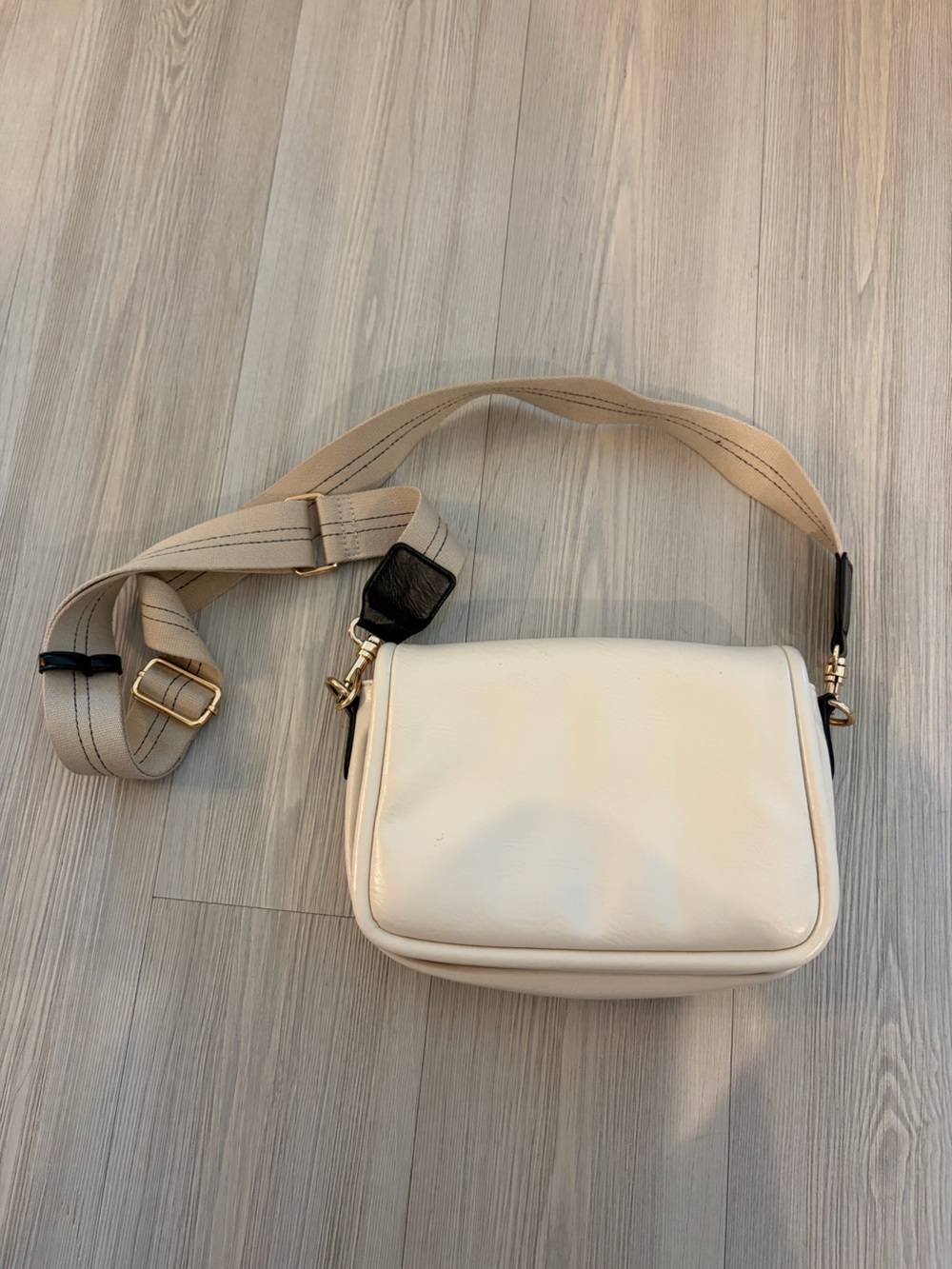 Universal Threads Cream Purse